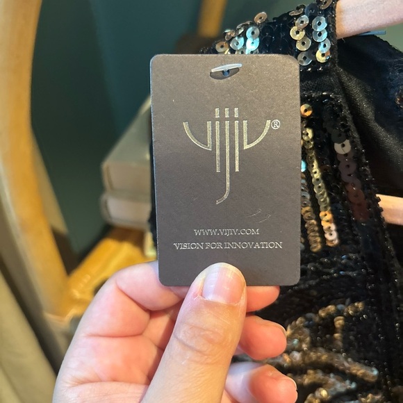 Amazon Cap Sleeve Beaded Black and Gold Dress - Picture 4 of 6